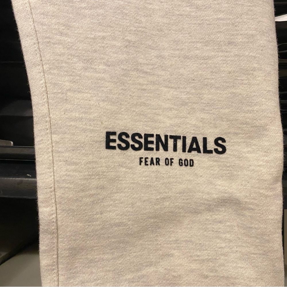 Essentials Fear Of God sweatpants light oatmeal ss22 - Picture 4 of 4